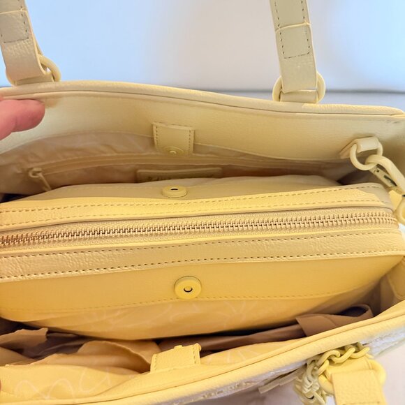 Betsey Johnson Daisy Floral XO Alfie Satchel / Crossbody bag w fluffy charm - Picture 6 of 7